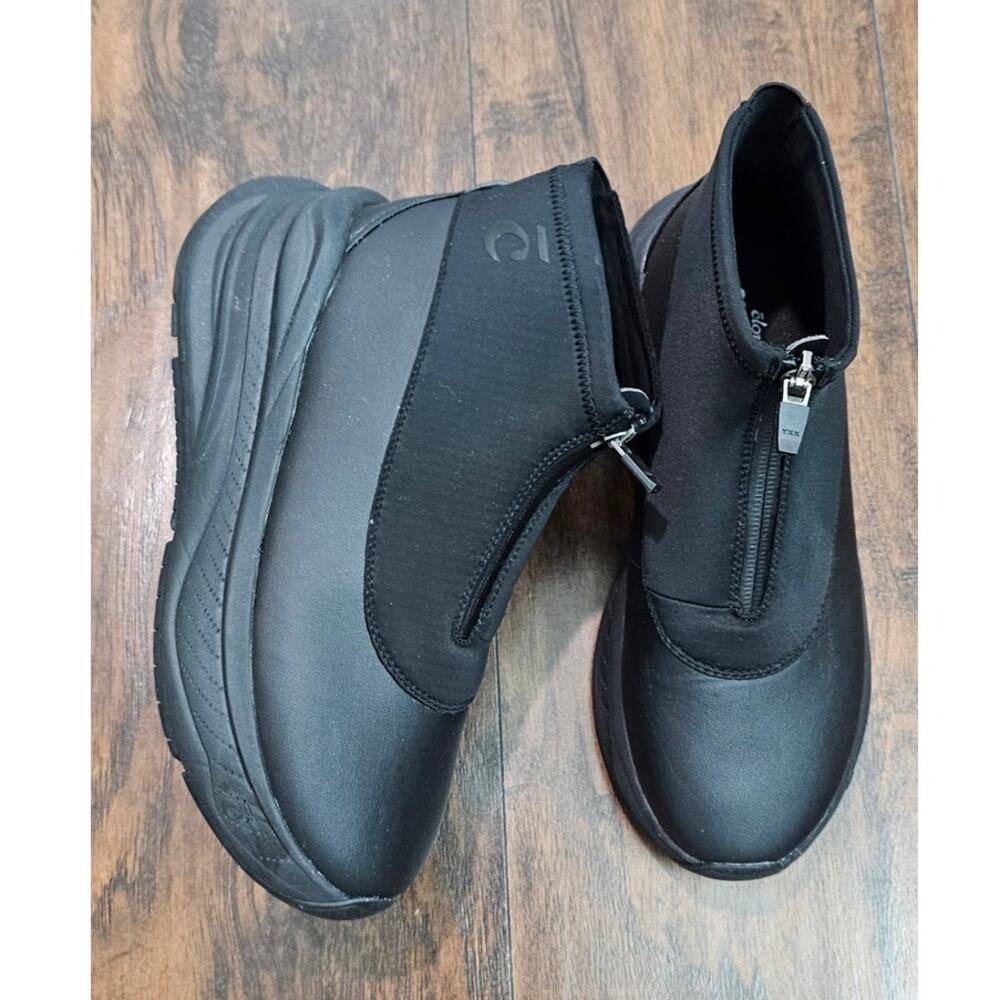 Clove SuperBoot Triple Black Size Women's 9 Men 7.5 Nursing Shoes